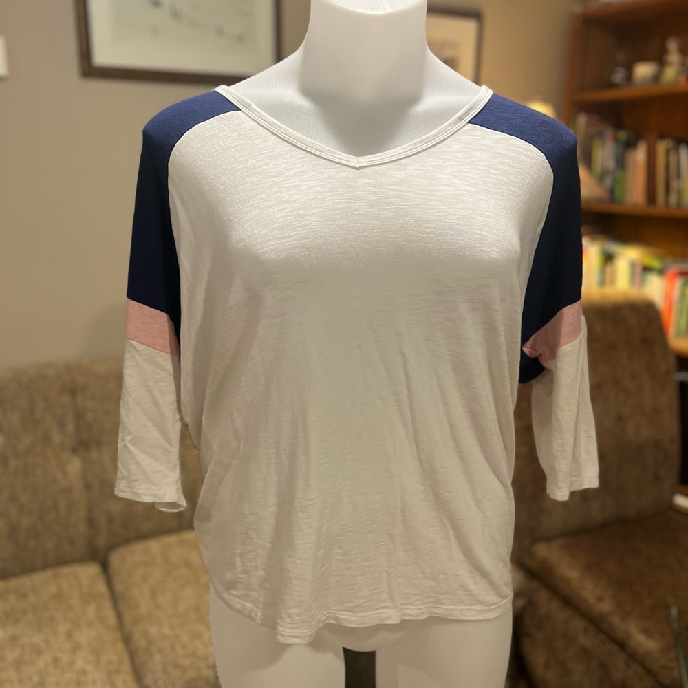 Super Soft White, Blue & Pink Jersey top by Torrid size 2 which is an 18/20.